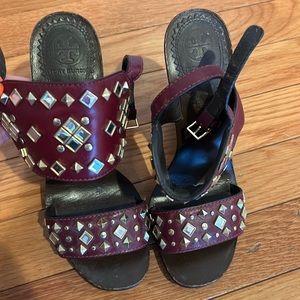Tory Burch Kingsbridge Studded Open Wedge $450 size 7